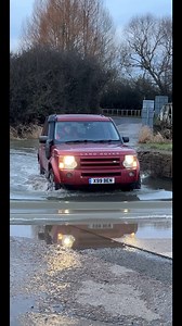 Couldn’t Resist Giving My D3 A Belly Wash…💦😁 #Wading #WalcotFord #Pershore #FloodedFord #LandRoverDiscovery3 #Offroad #RiverCrossing #Disco3 #LandRover #Waves #Splash #FYP #UK (YouTube: BENGREGERS ☑️🎥) | Bengregers