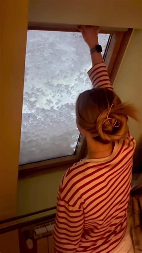 😯🥰 #sweaterweather #snowfall #snow #snowman #sia #dark #slowed #lofi #alone #fyp #foryou #foryoupage #fypシ #attitude #snowrain #onlyforyou #edit #sadvibes #viral #trending #capcut