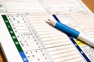 NISA（ニーサ）やiDeCo（イデコ）は年末調整や確定申告が必要？ - 現役投資家ＦＰが語る