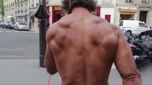 24K views · 285 reactions | Homeless Bodybuilder. Man kann immer und überall trainieren. Man benötigt nur Kampfgeist und mentale Stärke! Was haltet ihr von dem Typen? | Mischa Janiec | Facebook