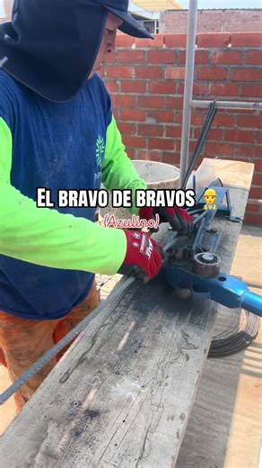 El bravo haciendo estribos ! #Construcción #albañiles #ventanilla #pachacutec #MaestroDeObra