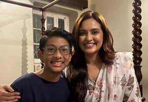 Prank-এর মধ্যে pattern, আর রহস্যের-এর মধ্যে clues খুঁজতে পছন্দ করে সে! Mischief Managed? একেবারেই নয়! আসছে ছোট ব্যোমকেশ। Horlicks #ChhotoByomkesh: Official Teaser | Series directed by #KamaleswarMukherjee, premieres this Puja, only on Hoichoi! #AarushDey #RiddhimanBanerjee #PadmanabhaDasgupta Horlicks India #Teaser | Priyanka Sarkar