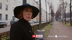 [FALTENFREI]: Sie ist beinharte Unternehmerin, hat das Sagen in der Familie und lässt sich nicht davon beeindrucken was andere von ihr denken. Doch als Stella nach einer missglückten Schönheitsoperation die Gedanken ihrer Mitmenschen hören kann, wird es unmöglich diesen noch länger aus dem Weg zu gehen. (20.15 Uhr in ORF 2, auf ORF ON & in der TVthek-App) Mehr: https://tv.orf.at/program/orf2/faltenfrei102.html | ORF