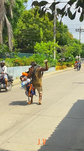 329K views · 8.4K reactions | EL LOCO CARTAGENA ANDA SUELTO. La gloria es para Dios  #humorviralisimo #humorcarta #HumorVirales #LA #cartagenacolombia | Jhonny Valiente | Facebook
