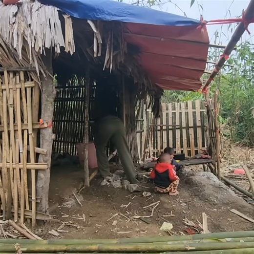 The impoverished female police officer decided to demolish her old house and rebuild a new one | Mother day