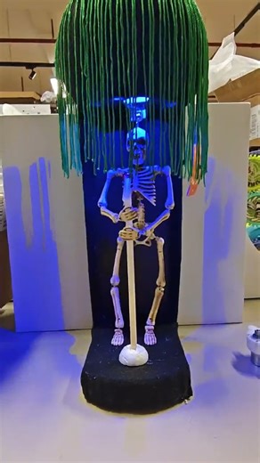 Small Table Dancing Icons in Base