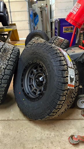 🚙 JEEP WRANGLER ECO-DIESEL UPGRADE AT AUTOWORKS 🔧 This clean Jeep Wrangler EcoDiesel rolled into AutoWorks ready for a fresh new look and improved ride quality. We hooked it up with a brand-new set of wheels and tires, giving it that aggressive, trail-ready stance every Wrangler deserves. To finish it off the right way, our techs performed a precision 4-wheel alignment, making sure the new setup tracks straight, rides smooth, and is ready for any on- or off-road adventure you throw at it. 🔥🛞