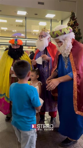 👑✨ LOS REYES MAGOS DESATARON UNA MULTITUDINARIA FIESTA EN EL CCB Durante tres jornadas, cerca de 10.000 niños visitaron el Centro Cultural del Bicentenario para entregar sus cartas, sacarse fotos con Melchor, Gaspar y Baltazar y vivir un momento mágico previo a la tradicional celebración. | Info del Estero