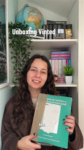 Unboxing vinted!! 📖✨ Finalmente posso ler esta coleção 🤭 @Planeta de Livros Portugal #booktokportugal #livrostiktok #booksoftiktok #unboxing #vinted