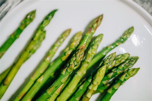 Can Eating Raw Asparagus Improve Your Gut Health? Dietitians Explain