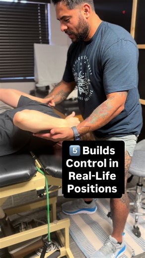 Scoliosis isn’t just about tight muscles it’s about how the nervous system controls posture. In this video, I’m using neural feedback, controlled perturbations, and resistance stretching to improve body awareness, balance muscle activation, and build spinal stability that carries into real life. When the brain learns better control, posture becomes more natural not forced. Better awareness. Better control. Better movement. #scoliosis #neuro #posture #spine #movementtherapy
