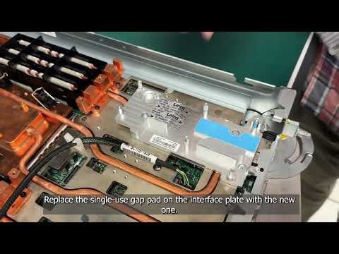 ThinkSystem SC750 V4 installing a CX 8 adapter and riser assembly (Socket direct)