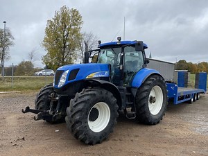 New Holland T7030