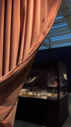 You know what they say, when one Calder’s Circus curtain closes, another Biennial door opens. This coming Sunday, March 8, we’re sending Calder’s Circus off to @fondationlv in Paris and welcoming the 2026 #WhitneyBiennial during Free Second Sundays. This month’s lineup includes: 🎟️ Free admission all day 📚 Storytime with @spiralbooksnyc 🧒 Pop up play lounge with @cmomnyc 🖌️ Artmaking for all ages 🖼️ Tours in English and Spanish This year’s Biennial opens on Sunday, March 8, and the last day