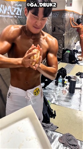 The Smartest Cheat Meal Ever by a Bodybuilder 😭🍩