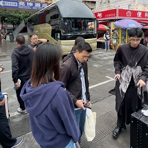 4.5M views · 109K reactions | ओह चीन की ख़तरनाक बसें और बस स्टेशन सब...