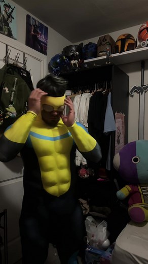 Invincible cosplay: Mark Grayson comic fit ideas