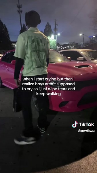 . (@mwtlsza)’s video of crying