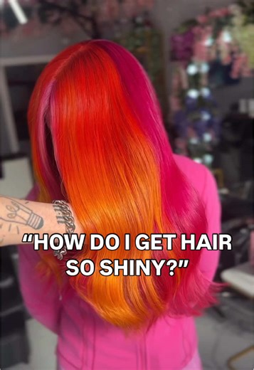 Here’s the truth: shine is just light bouncing off a smooth, healthy cuticle 💡 That means it’s 100% about the condition of the hair, and 50% about the products styling you finish with. If the cuticle isn’t laid snatched flat, you’ll never get that glass like shine no matter what colour you use. That’s why I’m religious with @INNOluxe Quite literally the strongest and best bond builder on the market. And why I’ll never skip the all important styling details!! Healthy hair the right finish = shin