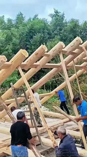 Traditional Wooden House Construction: From Scratch, Team Effort to Build!