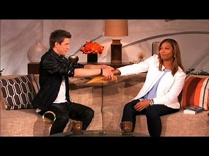 QUEEN LATIFAH GETS HER MIND READ by COLLINS KEY :: THE QUEEN LATIFAH SHOW