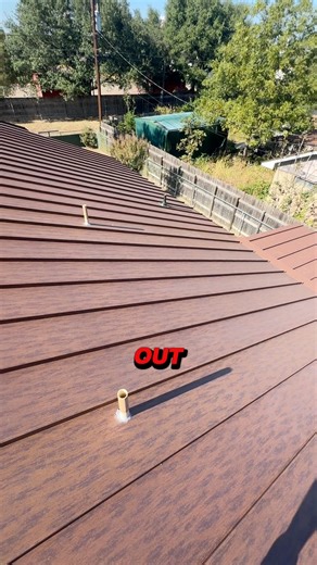 A metal roof with no screws showing? 🤔 That’s a standing seam roof; each panel snaps over hidden clips, so no exposed fasteners to rust or back out. Clean. Durable. Built to last. 💪 #RAndRRoofingTX #WhereTheScrewsDoe #StandingSeam | Jeremy Cunningham
