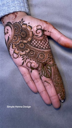 Simple Henna Design #amitamodihennahairmua #simplehennadesign #simplemehndidesign #hennadesign #mehndidesign