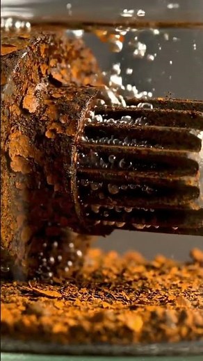 Acid Cleaning a Heavily Rusted Metal Axle Shaft #acidcleaning #rustremoval #AxleShaft #acidbath