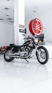 ¡Descubre la emoción con la XV250 V Star! 🏍️✨ Su peso ligero, asiento bajo y potente motor de 250cc la hacen perfecta para iniciar tu aventura. Con detalles cromados y freno delantero de disco, combina estilo y estabilidad en cada viaje. 🛡️ ¡MODELO DISPONIBLE! 📲 Escríbenos al WhatsApp: 2298-5999. #YamahaElSalvador #Yamaha #ElSalvador #yamahamotor #RevsYourHeart #yamahamotorcycles #vstar #vstar250 #yamahavstar250 #yamahavstar | Yamaha Motor El Salvador