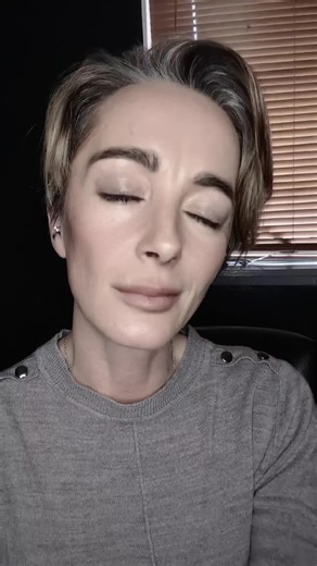 laura (@laura.loveandlight)’s videos with original sound - Kearsten Hoerig