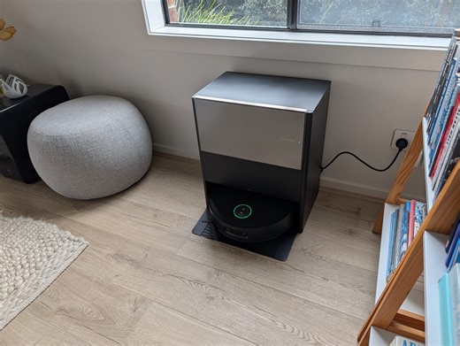 Review: Dreame Aqua10 Ultra Roller -- Cleans, climbs and looks great