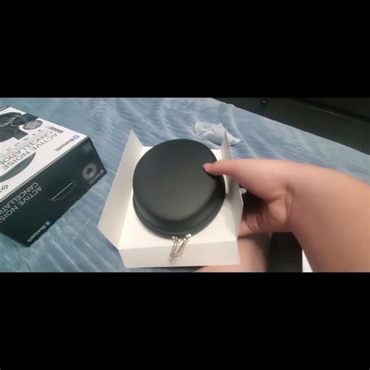 Bluetooth headphones unboxing