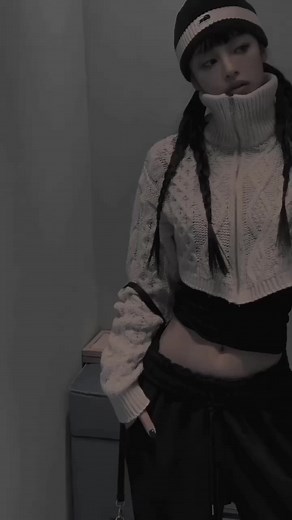 1K views | Teens random posing tutorial #137 Follow for modeling tips, poses and tutorials Facebook and Instagram @the_spraytan_guru VIDEO NOT MY OWN – ALL CREDIT TO THE CREATOR AND MODELS #models #modelposes #modeltutorial #posetutorial #the_spraytan_guru #thespraytanguru #influencers #contentcreators #teenagers #teenagerlife | The Spraytan Guru | Facebook