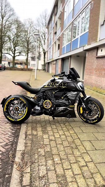 Descubre la Ducati Diavel: Potencia y Diseño Único