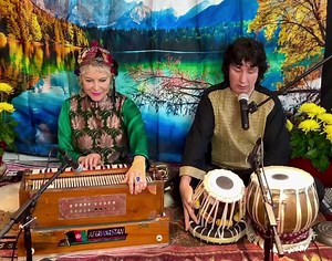 A beautiful Ustad Mohammad Hussain Sarahang ( Mountain of Music) song…1924-1983 Played here by… Masood Omari: Tabla and singing at the same time Abigail Adams Greenway: Harmonium Playing 🤲 for PEACE 🕊 | Tabla For Two