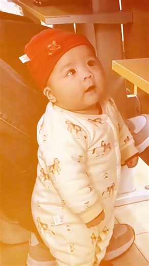 Ella le dijo que no hiciera ruido… pero😳👶 #shorts