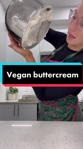 Vegan Buttercream Frosting Tutorial | Cake Decorating