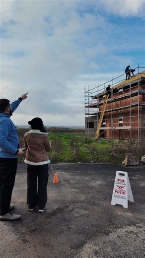 Pensine Production on Instagram: "🎥 Transmission en action Aujourd’hui, j’initie Clara aux prises de vue aériennes par drone 🚁 Un moment de partage sur un chantier que nous suivons depuis plusieurs mois : comprendre le site, anticiper les mouvements, sécuriser les vols et raconter l’évolution du projet vue du ciel. Former, transmettre, accompagner les regards de demain, c’est aussi ça, notre métier. 📍 Suivi de chantier 🚧 Drone professionnel 🎓 Apprentissage terrain #Transmission #Drone #Pris