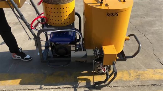 Easy to Operate Mini Asphalt Crack Sealing Machine with Reliable Engine Motor for Road Construction