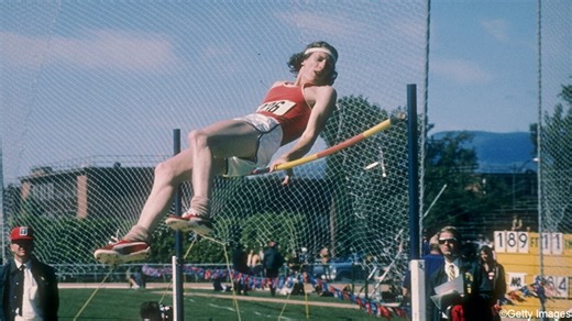Dick Fosbury is overleden: de man die met zijn Fosbury Flop het hoogspringen transformeerde | sporza
