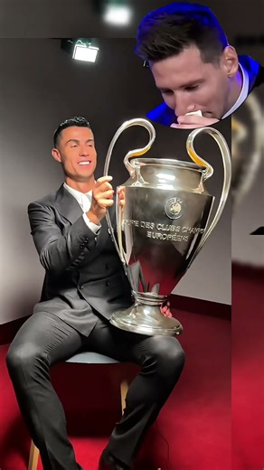 Messi CRYING😢 That Cristiano Ronaldo Won the Trophy #messi #ronaldo