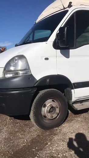 Camión Renault Mascott 160 65 caja cerrada Año 2005