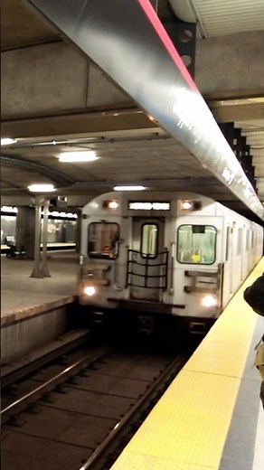 Bombardier T1 at Sheppard/Yonge station 🇨🇦