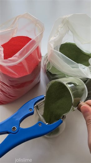 Jolijolie on Instagram: "Red & green sand stress ball—all the Christmas vibes 🎄💚❤️ #stressball #asmr #satisfying #fyp #trending #oddlysatisfying #relaxing #diysquish #sensory #mochichi #christmas"