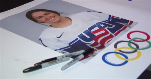 Evergreen Park cheers on hometown Olympic hero Abbey Murphy in women's hockey gold medal game