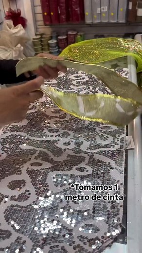 360K views · 38K reactions | Tutorial de lazo navideño sencillo  Recuerda que las cintas las encuentras con nosotros, programa tu pedido por whatsapp 3147786801 ✨ calle 53 # 17-26 galerías Cra 20 # 53-13 • • #deco #déco #decor #decohome #decoration #decoaddict #decoração #decoracion #decohogar #home #homedecor #bogota #colombia #manualidad #tutorial #diy #christmas #christmasdecor #natal #navidad #fblifestyle | Naviadornos y Arte Lia | Facebook