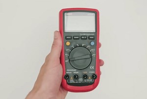 Multimeter Test - damit ermitteln Sie Gleich- und Wechselstrom - Vergleich der besten Multimeter 2025 - ExpertenTesten.de