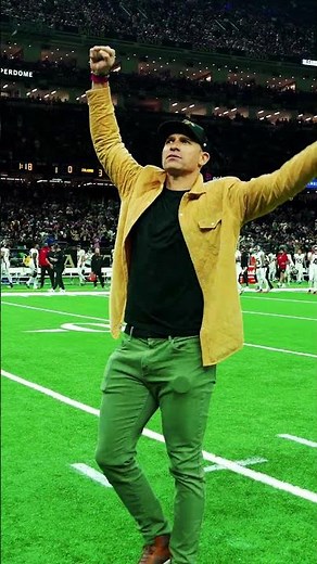 Jimmy Graham leads Saints Pregame Chant #nfl #shorts