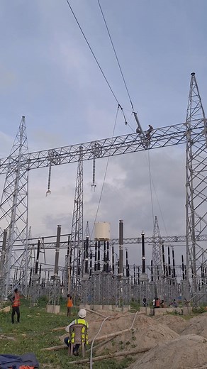 9.1K views · 198 reactions | 400 kV সঞ্চালন লাইনের কন্ডাক্টর গ্র্যান্টির সাথে সংযোগ করা হচ্ছে। #loadshedding #বিদ্যুৎ_যোদ্ধা #powergridfighter #বিদ্যুৎ_বন্ধের_বিজ্ঞপ্তি #powerdivision #বিদ্যুৎ #powergridbd #লোডশেডিং #powergrid_fans #powergrid | Power Grid Fans | Facebook