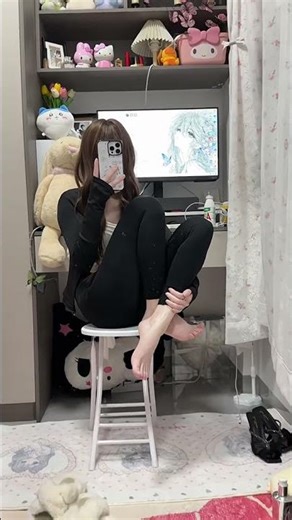 Flawless Legs & Beautiful Feet: A Perfect Showcase 💖👣 #PerfectBodyGoals